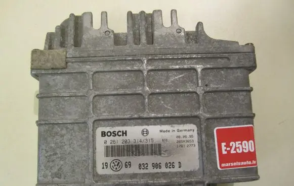 Volkswagen Golf III Engine control unit/module 032906026D