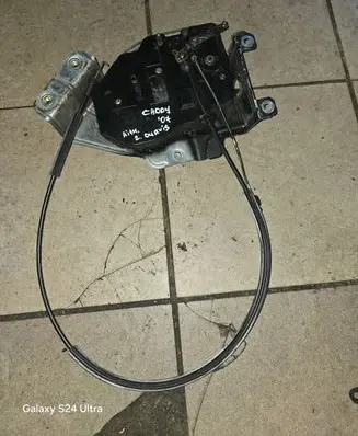 Loading door lock