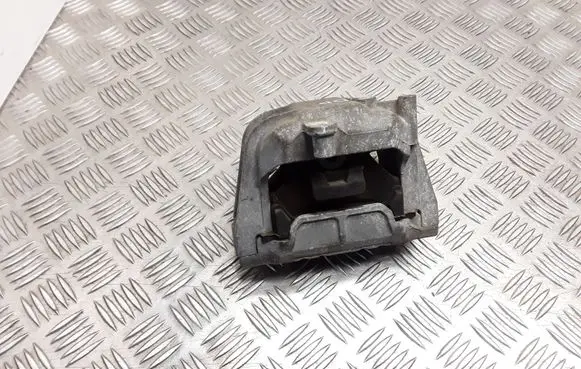 Volkswagen Touran I Engine mounting bracket 1K0199262