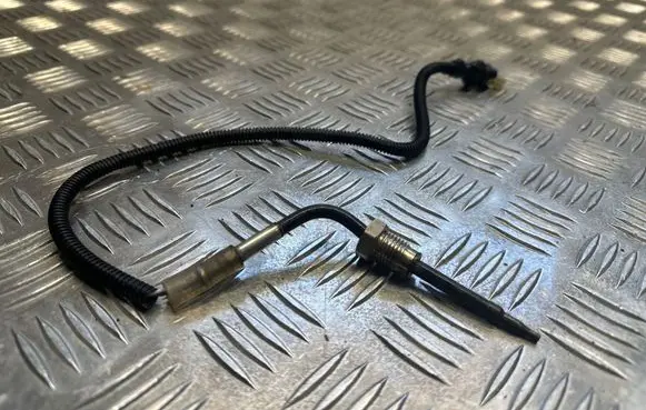 Mercedes-Benz C W206 Oil temperature sensor A0009057407