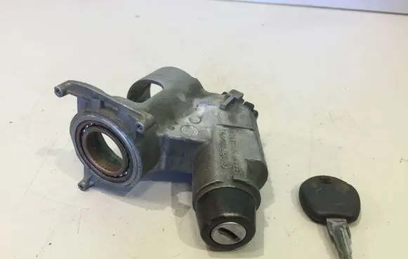 Volkswagen PASSAT B3 Ignition lock 357905851 VWLK101 37046