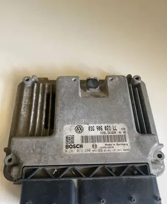 Seat Leon (1P) Engine control unit/module 03G906021LL 1039S15976 0281013280