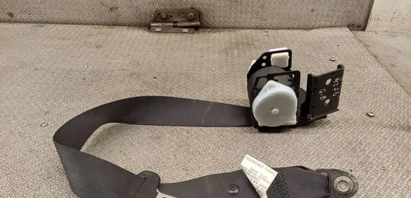 Subaru Impreza II Rear seatbelt 