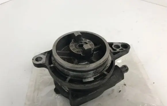 BMW 5 E39 Vacuum pump 2249939 2246126 11662244266