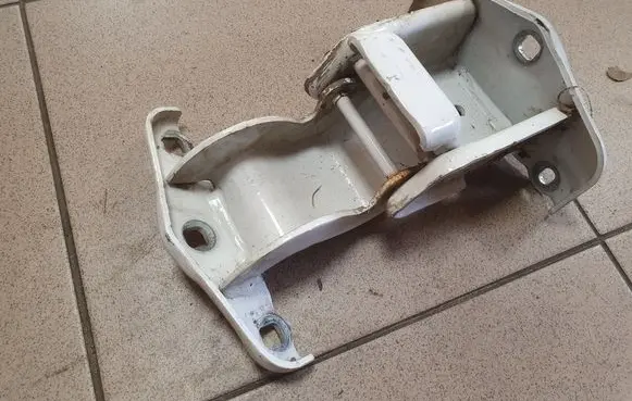 Opel Vivaro Loading door upper hinge 