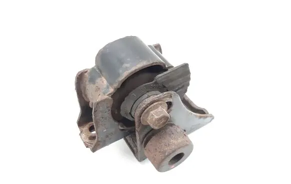 Toyota Avensis T270 Engine mount bracket