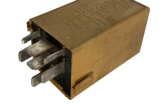 BMW 5 E39 Window wiper relay 8384505 61368384505