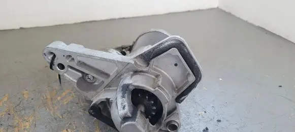 Dacia Sandero Starter motor 233000557R M000TD0372ZE