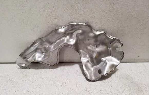 Nissan Navara D23 Exhaust heat shield 140137733R