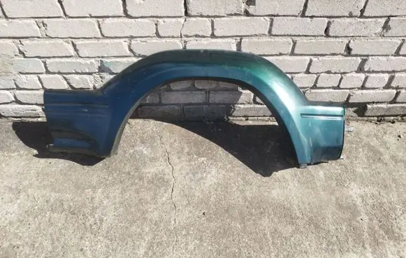 Toyota Land Cruiser (J100) Rear arch trim 1560660030