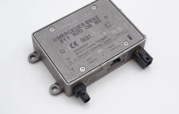 Mercedes-Benz C W203 Aerial antenna amplifier 2118200885