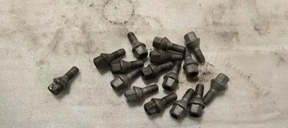 Dacia Sandero III Nuts/bolts 