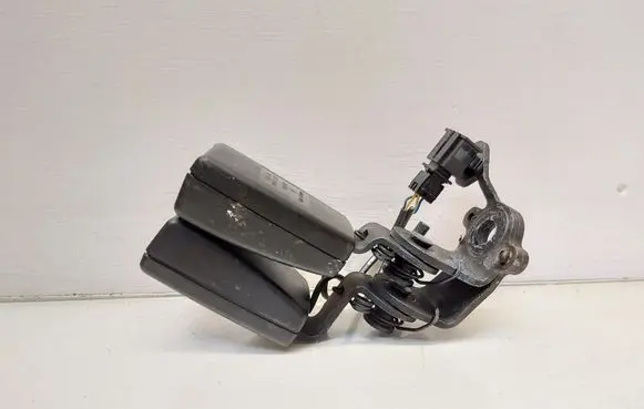 Skoda Octavia Mk3 (5E) Middle seatbelt buckle (rear) 8V0857739QVZ