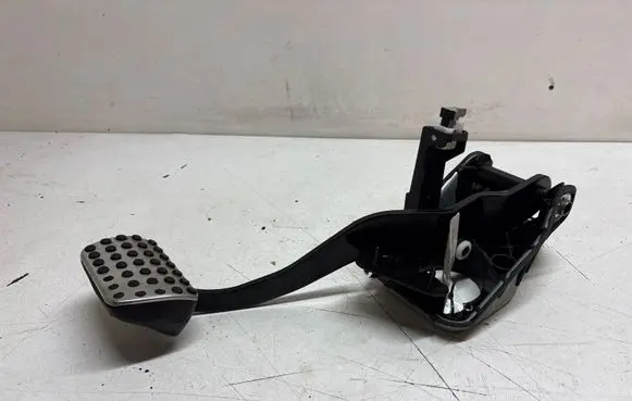 Mercedes-Benz ML W166 Brake pedal A1662920147