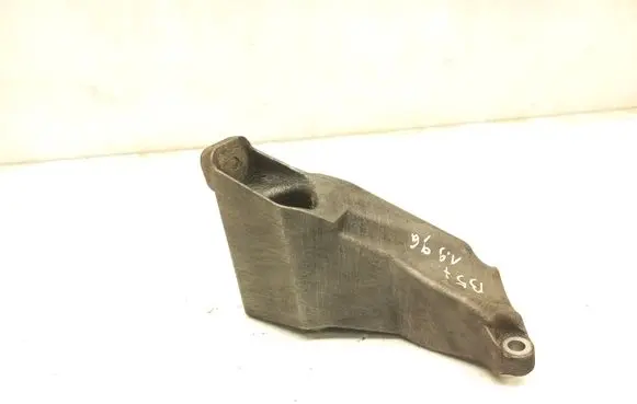 Volkswagen PASSAT B5.5 Engine mounting bracket 8D0199307P