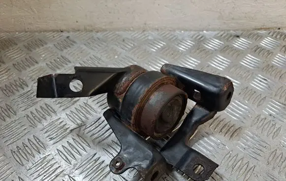 Toyota Corolla Verso AR10 Engine mount bracket 123050R010