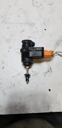 Mazda 5 Headlight level adjustment motor F014002917