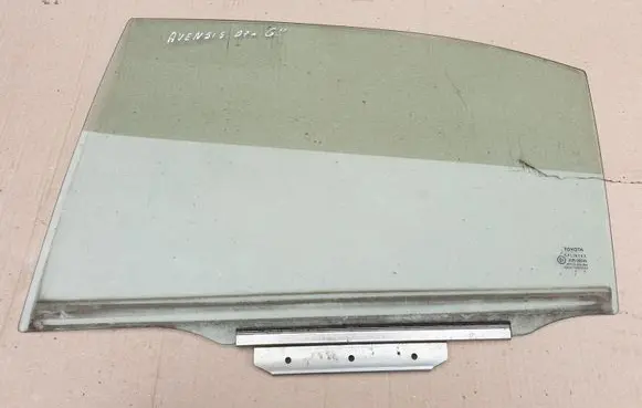 Toyota Avensis T250 Rear door window glass
