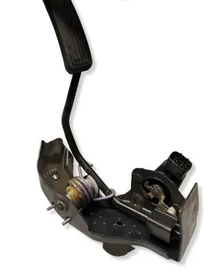 Toyota Avensis T250 Accelerator throttle pedal 8928152021 1983003041