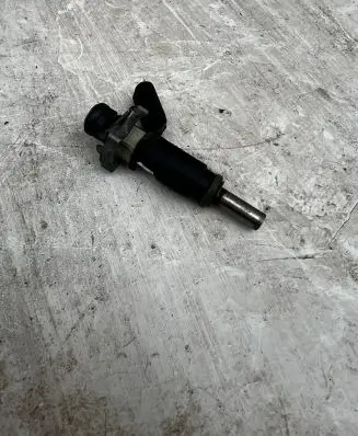 Mercedes-Benz GL X164 Fuel injector A2720780249