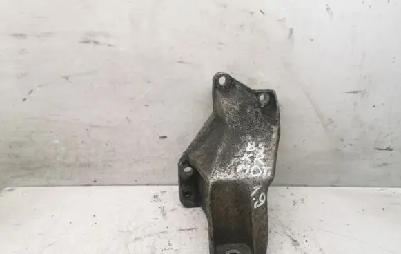 Audi A4 S4 B5 8D Engine mounting bracket 8D0199307L