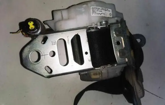 Toyota Avensis T270 Front seatbelt 7P2510P 0538056 0438056