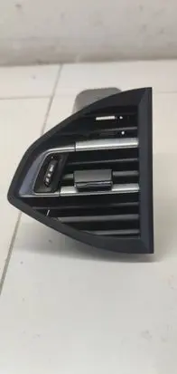 Peugeot 308 Dash center air vent grill 96782701