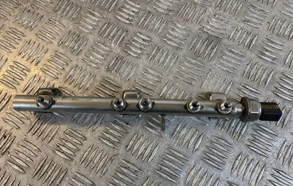 BMW 3 E90 E91 Fuel main line pipe 7562474 7537319