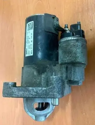 Peugeot 3008 II Starter motor FSM18F8 27E74935 9674077280