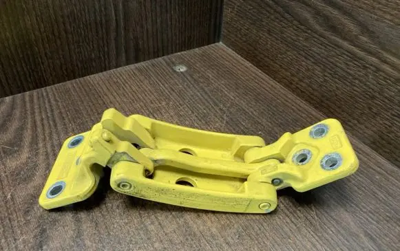 Mercedes-Benz Sprinter W907 W910 Loading door lower hinge 9067400237
