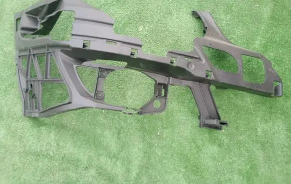 Mercedes-Benz E W211 Front bumper mounting bracket A2118800603