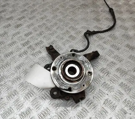 Opel Mokka B Front wheel hub 9826532480