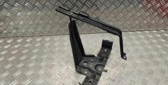 Battery bracket