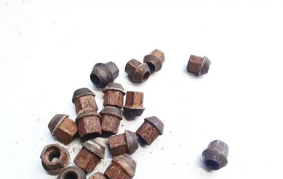 Chrysler PT Cruiser Nuts/bolts 