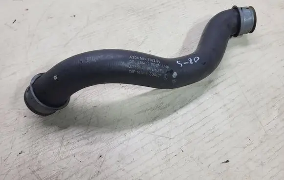 Engine coolant pipe/hose