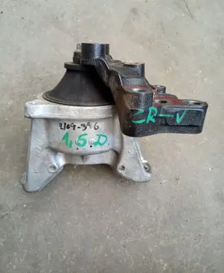 Honda CR-V Engine mount bracket