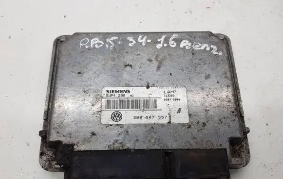 Volkswagen PASSAT B5 Engine control unit/module 3B0907557 5WP429001