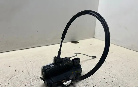 Opel Insignia A Front door lock A046818