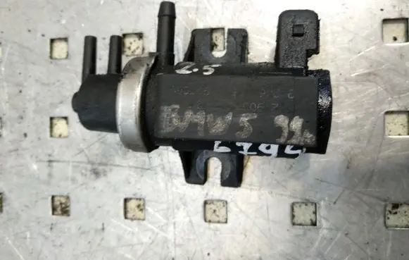 BMW 5 E39 Turbo solenoid valve 98060 2246175 99T069