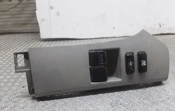 Toyota Yaris Electric window control switch
