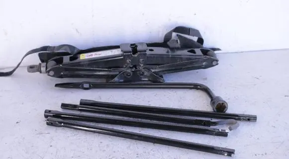Dodge RAM 1500 DS Lift Jack 52014430AA 04766498AA