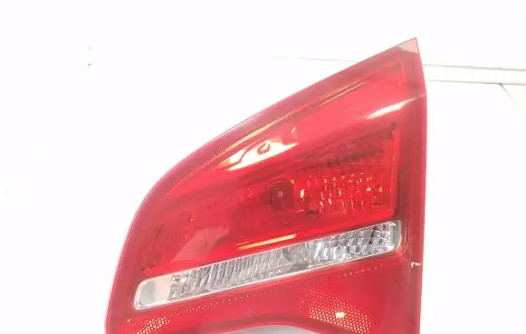 Tailgate rear/tail lights