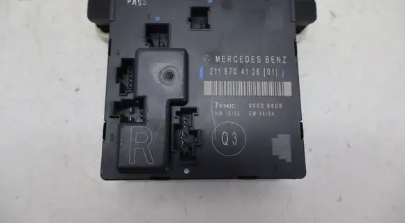 Mercedes-Benz E W211 Door control unit/module 2118704126
