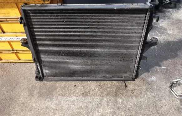 Audi Q7 4L Coolant radiator 7L6121253B