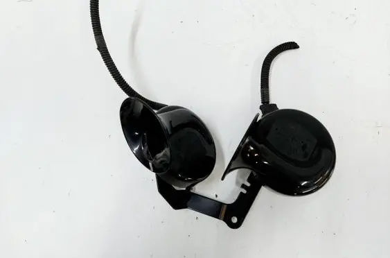 Tesla Model Y Horn signal