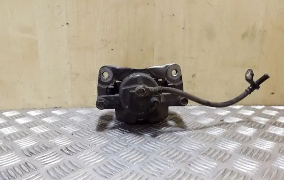 Lexus CT 200H Front brake caliper