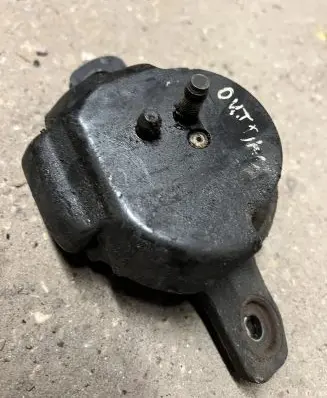 Subaru Outback Engine mount bracket