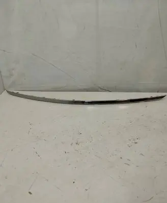 Front bumper splitter molding