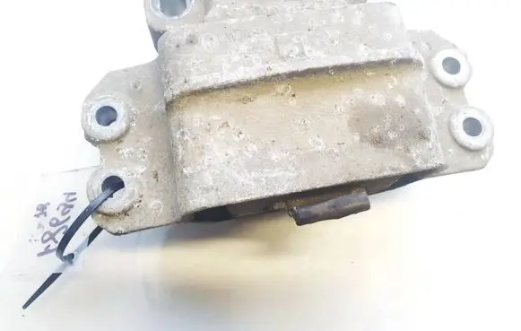 Engine mount bracket