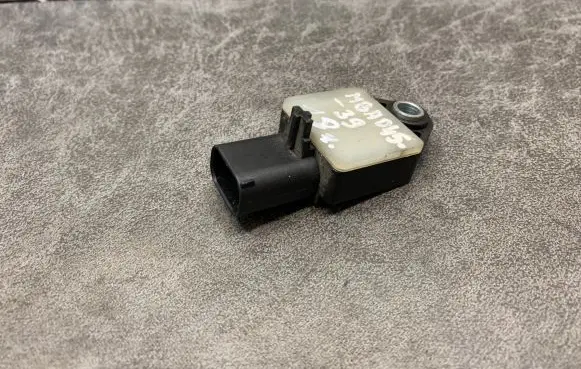 Mercedes-Benz A W169 Airbag deployment crash/impact sensor A1698202226